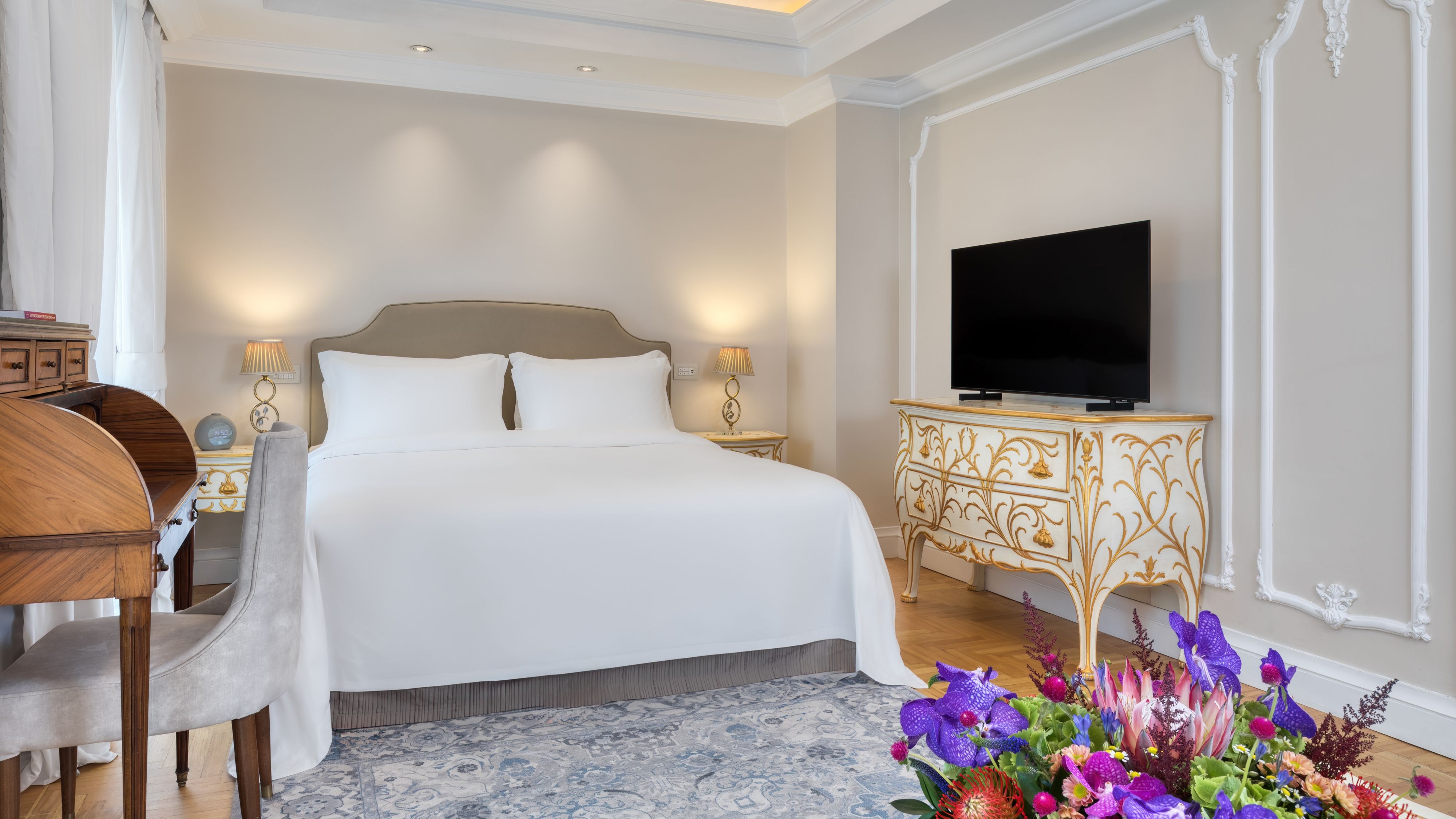 Your Romantic Escape in Athens