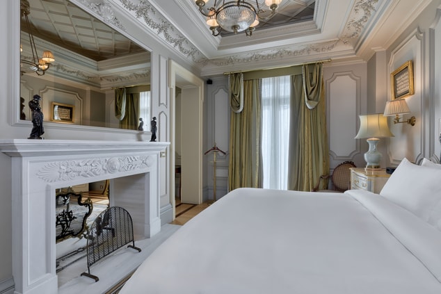 Suite Bedroom, fireplace, bed