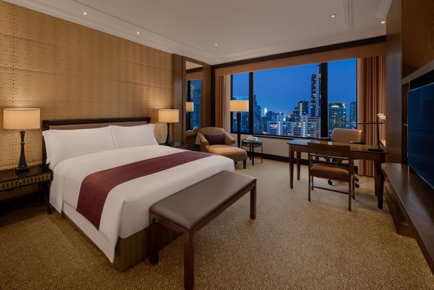 Luxury Room King Bed with twilight view