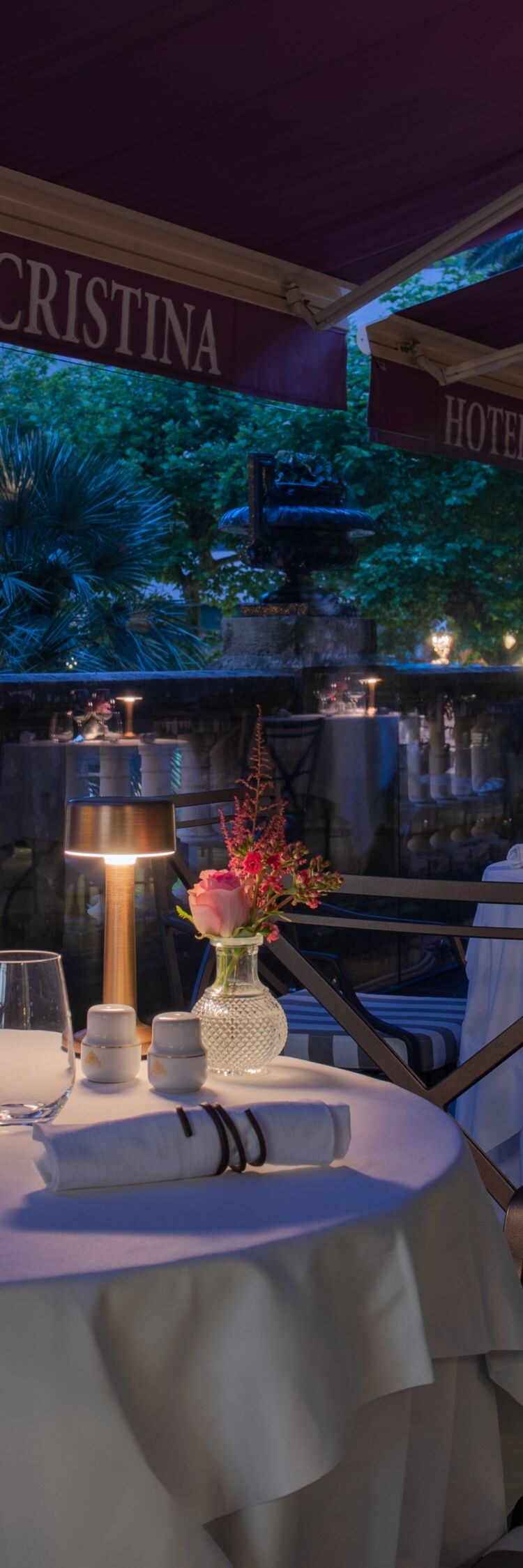 Terrasse du restaurant The Gallery de nuit