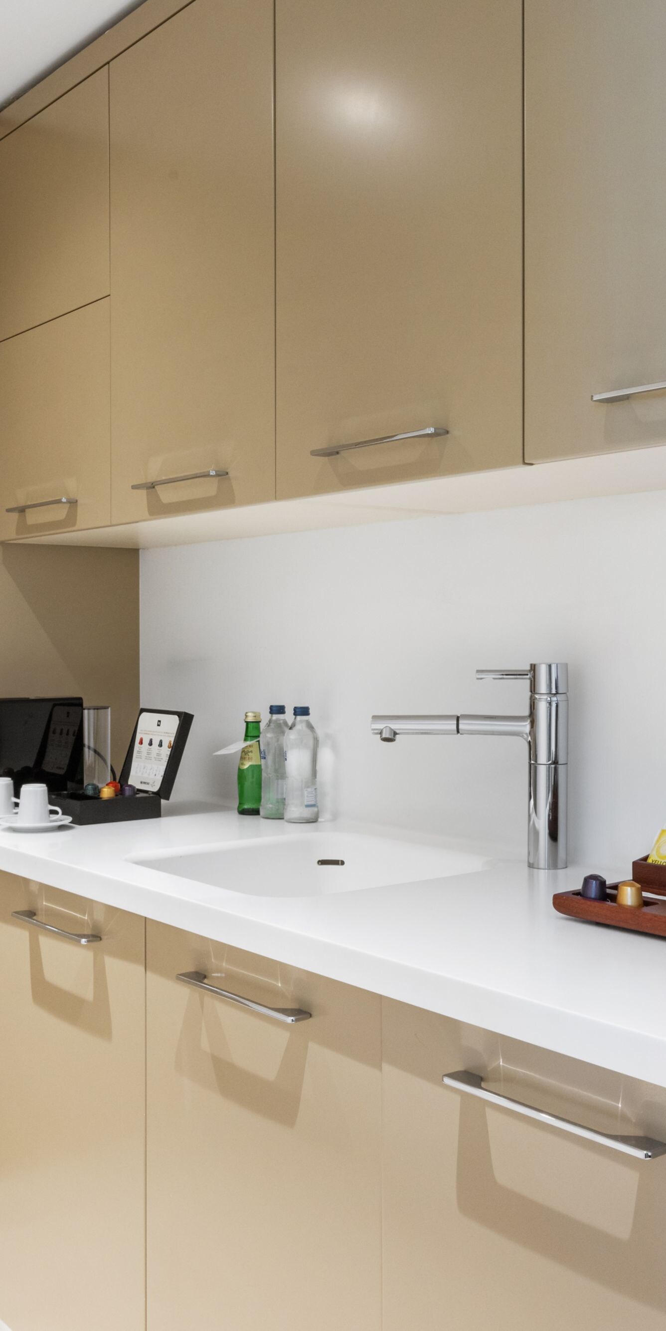 Lugal Suite private kitchen with modern cabinetry
