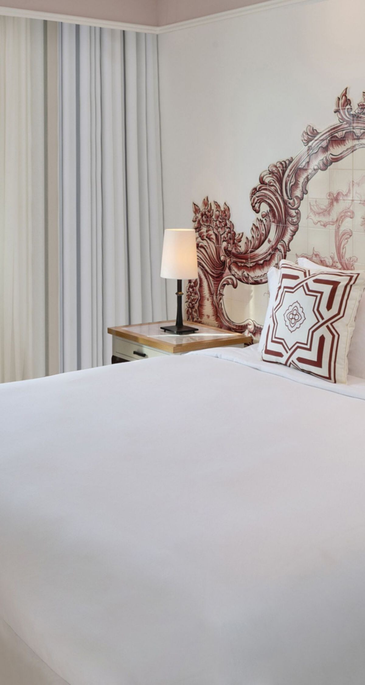 queen bed with red wall decal in guest bedroom