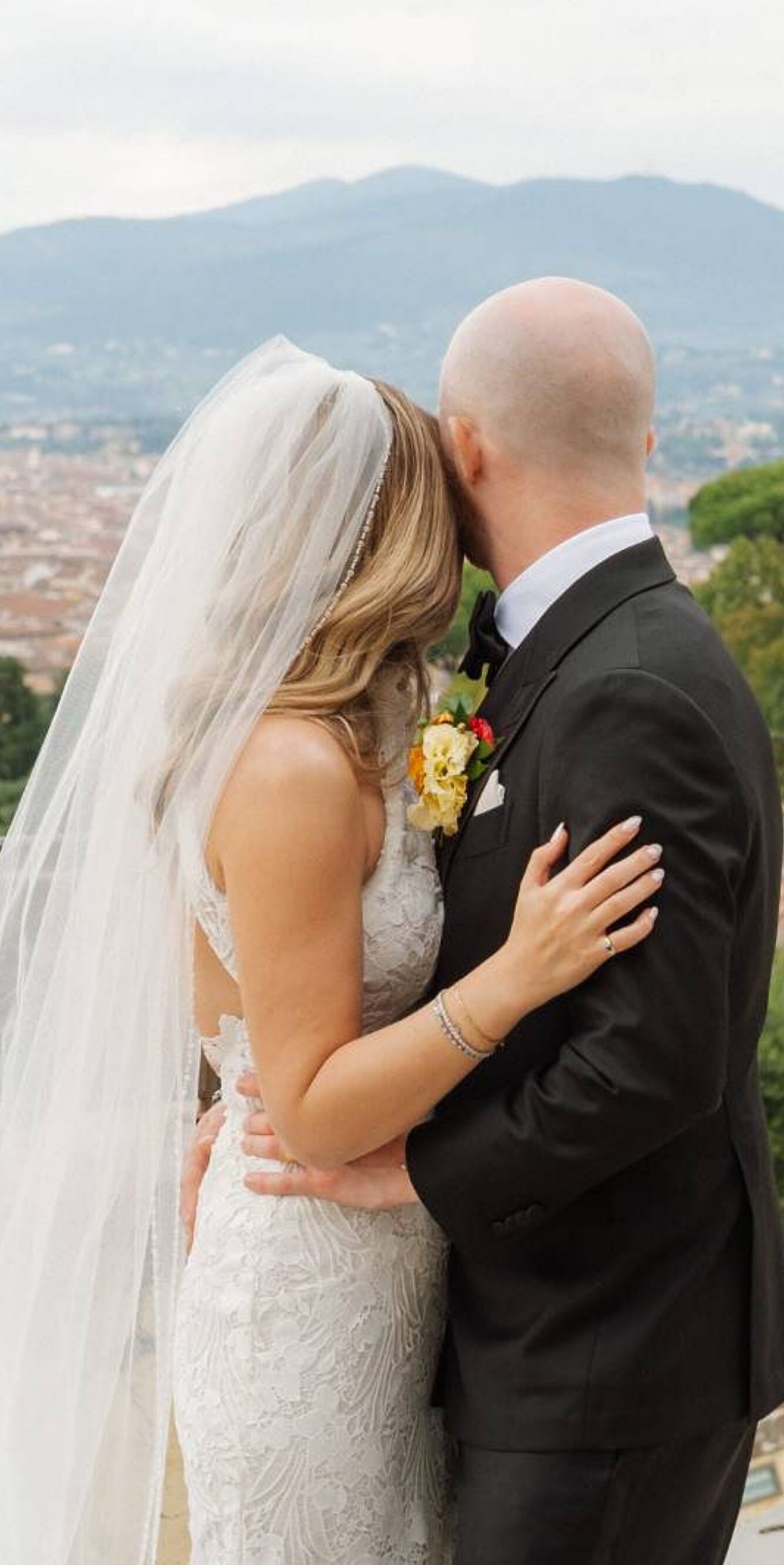 Mariage d'un couple à Florence avec vue sur la ville 