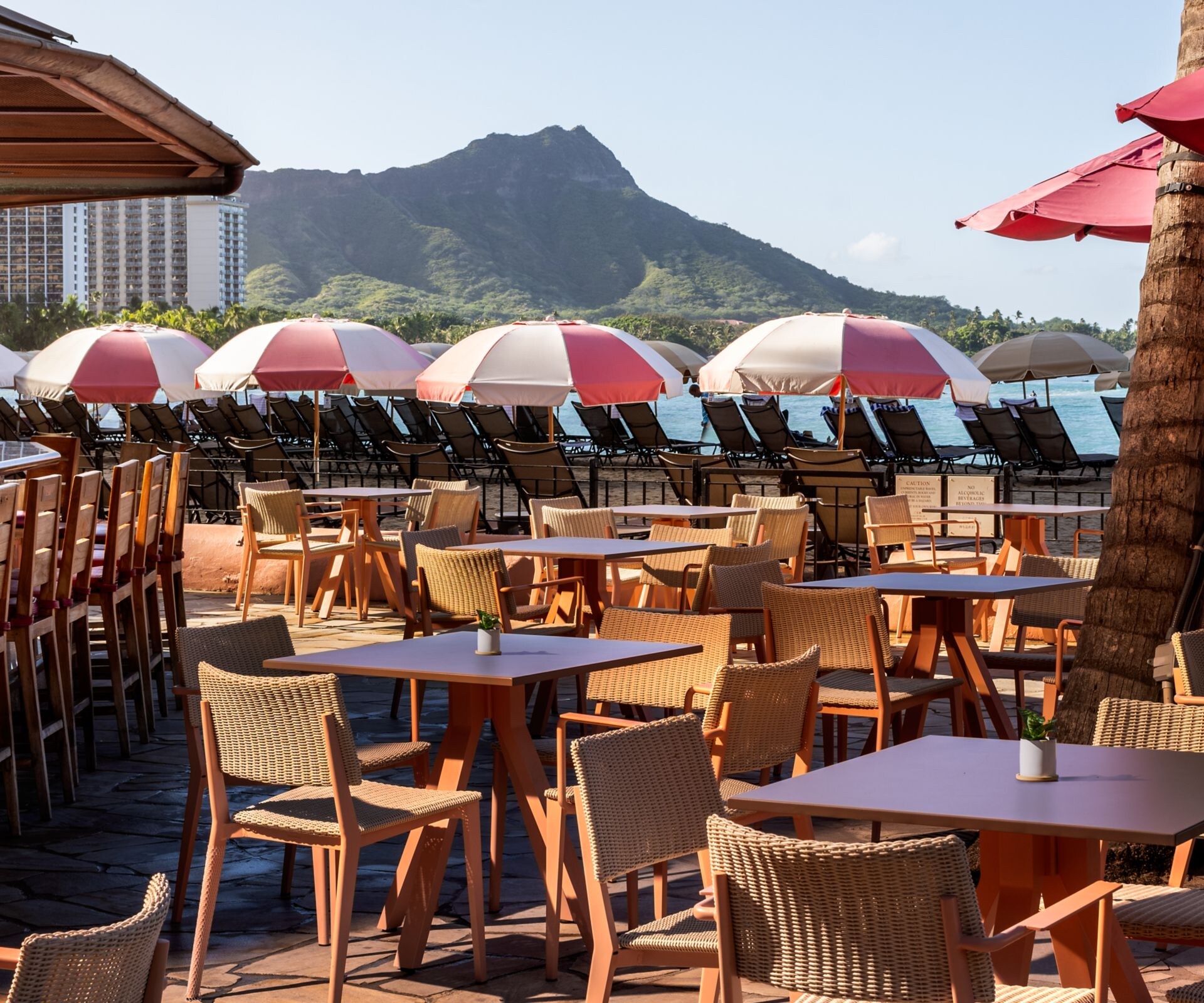 ワイキキのルアウ | ハワイの「Mai Tai Bar」 | ロイヤルハワイアン