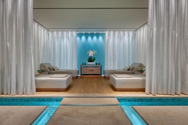 Treatment room upon a pool