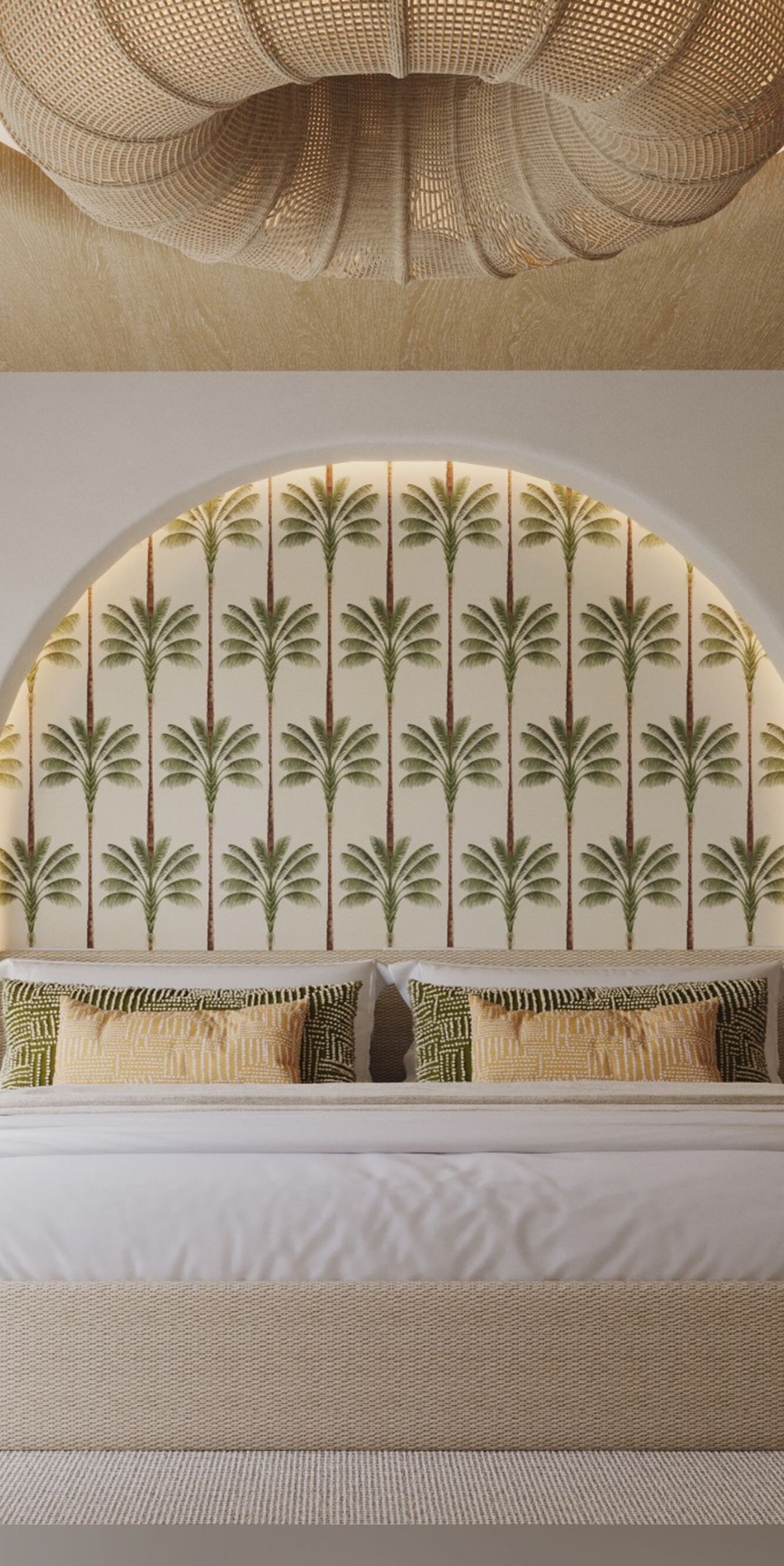 Dormitorio con pared decorativa con patrón de palmeras y cama