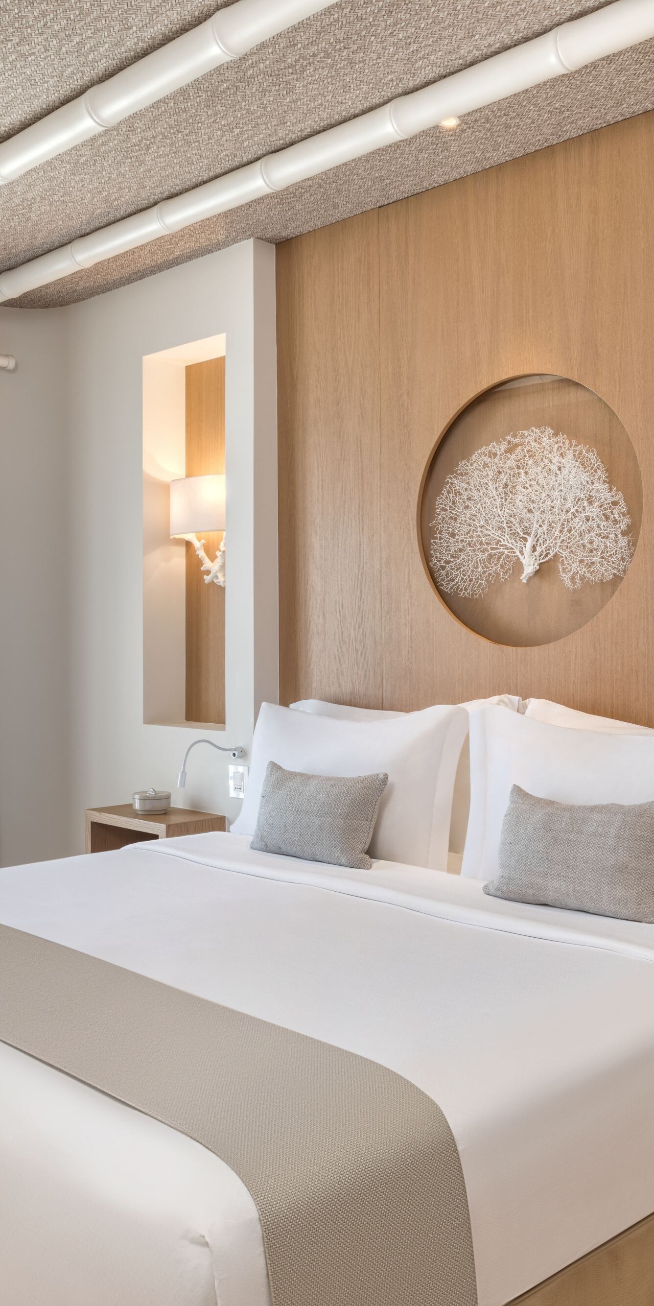 Villa de dos plantas con una amplia sala de estar, comedor y cocina de planta abierta, así como un amplio dormitorio principal