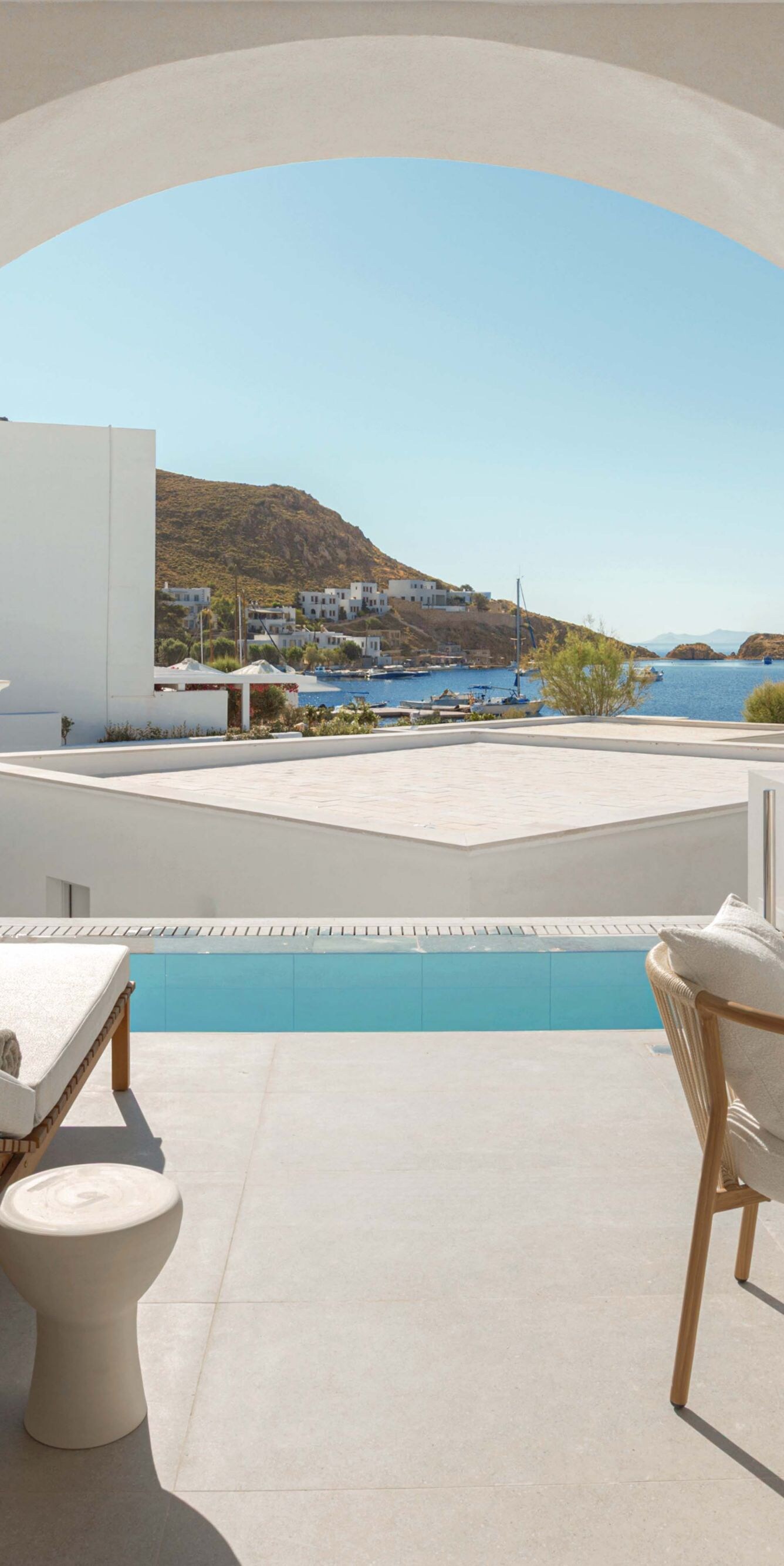 Private pool with side sea view