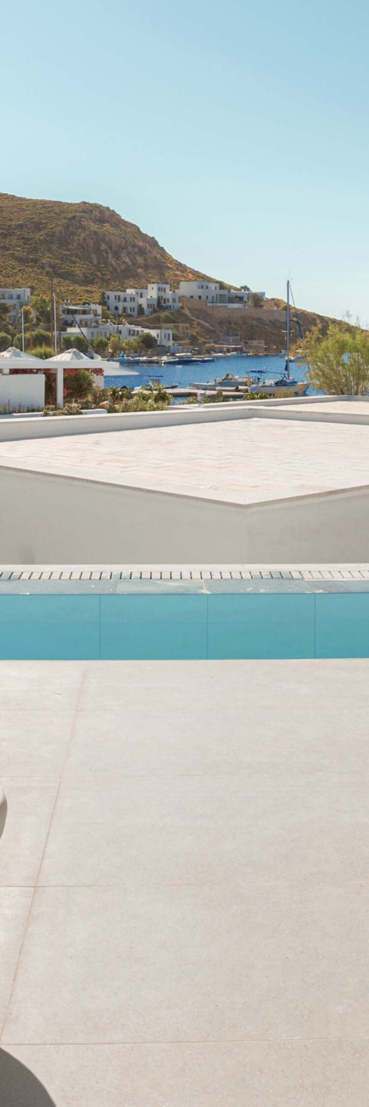 Private pool with side sea view