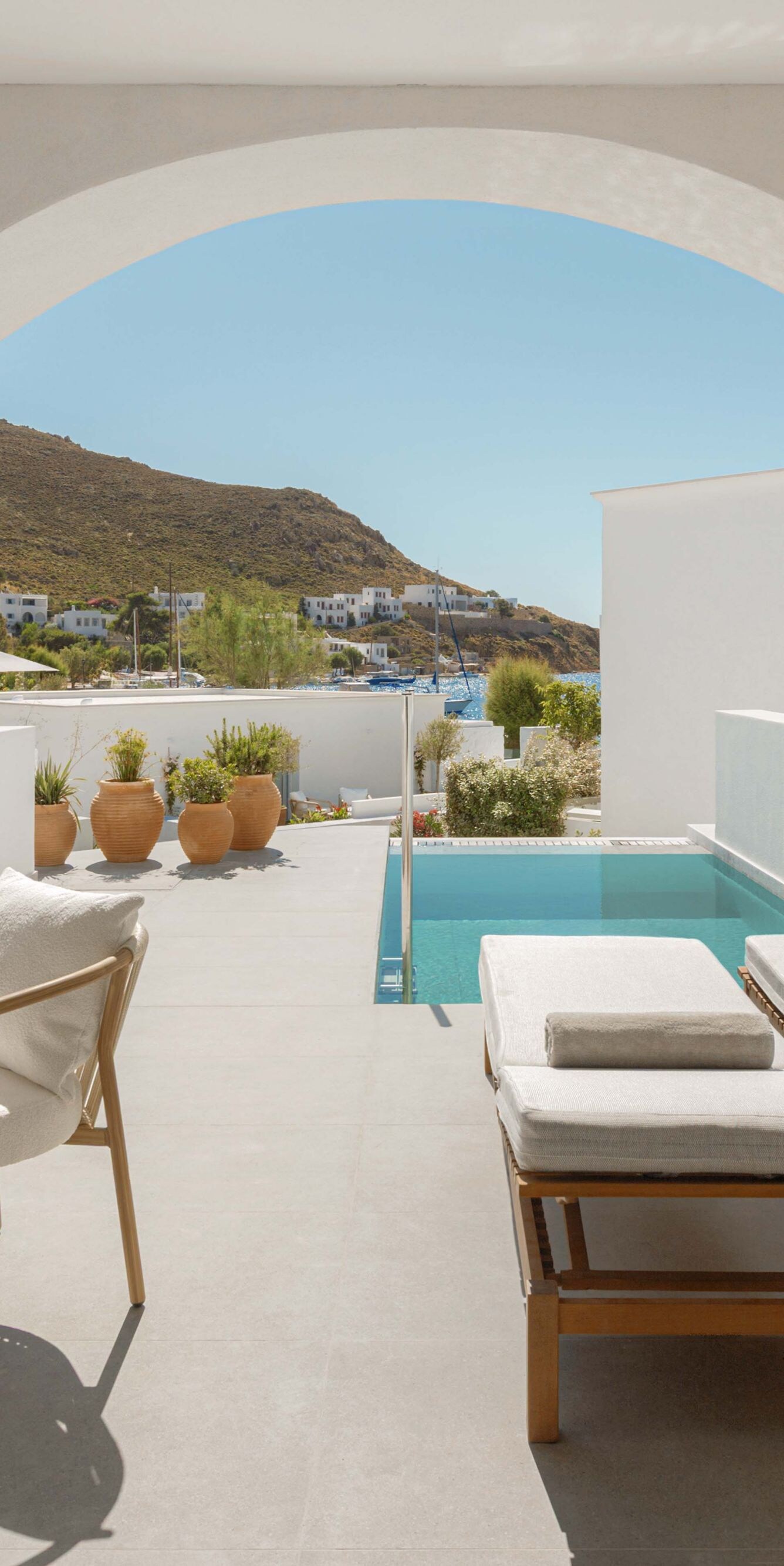 Private terrace with pool and side sea view
