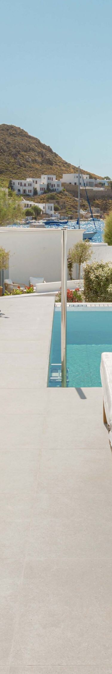 Private terrace with pool and side sea view