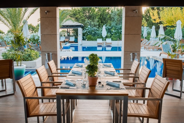 Outdoor Pool Bar Dining Area