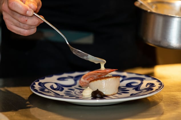 Le Monde: Garlic butter poached lobster served