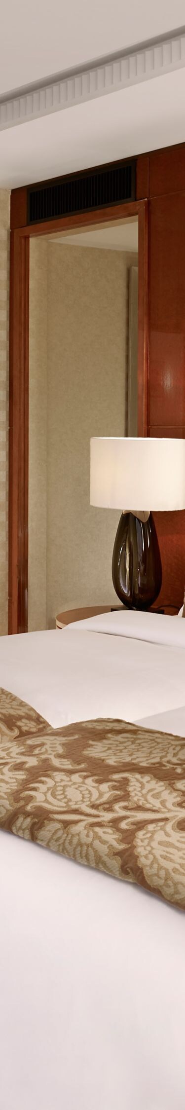 The second bedroom in the Lowndes Suite