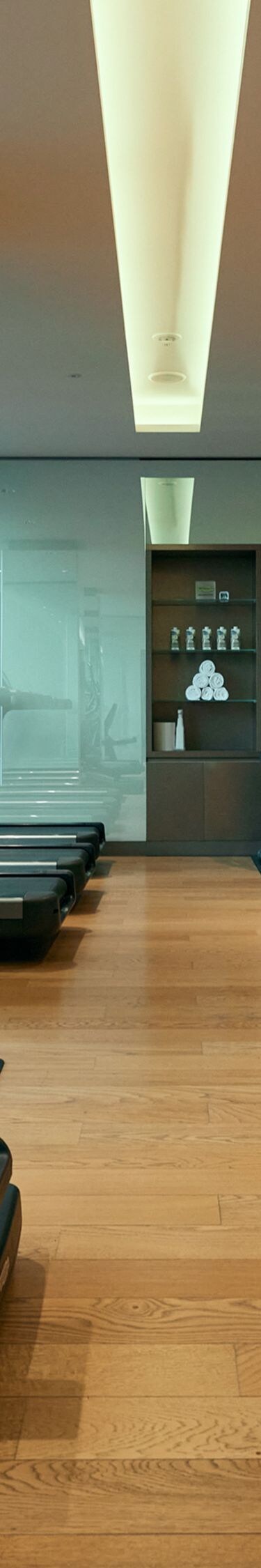 Macchine cardio e attrezzatura per esercizi di potenziamento