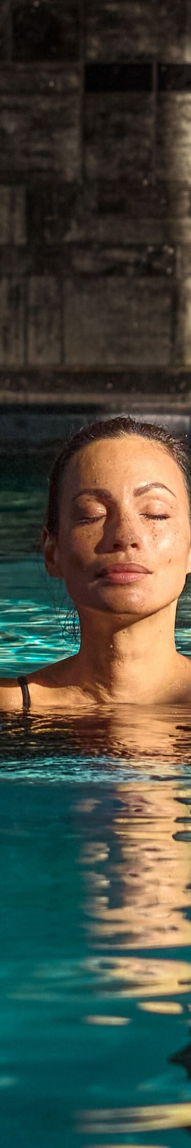Relax in piscina presso la lussuosa Shiseido Spa Milan