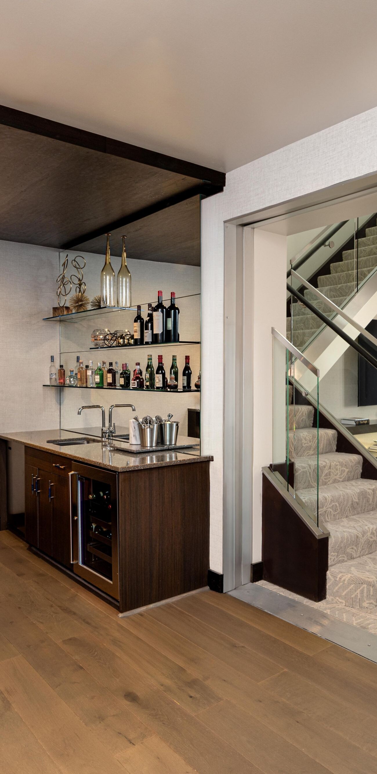Penthouse in room bar with minifridge and seating 