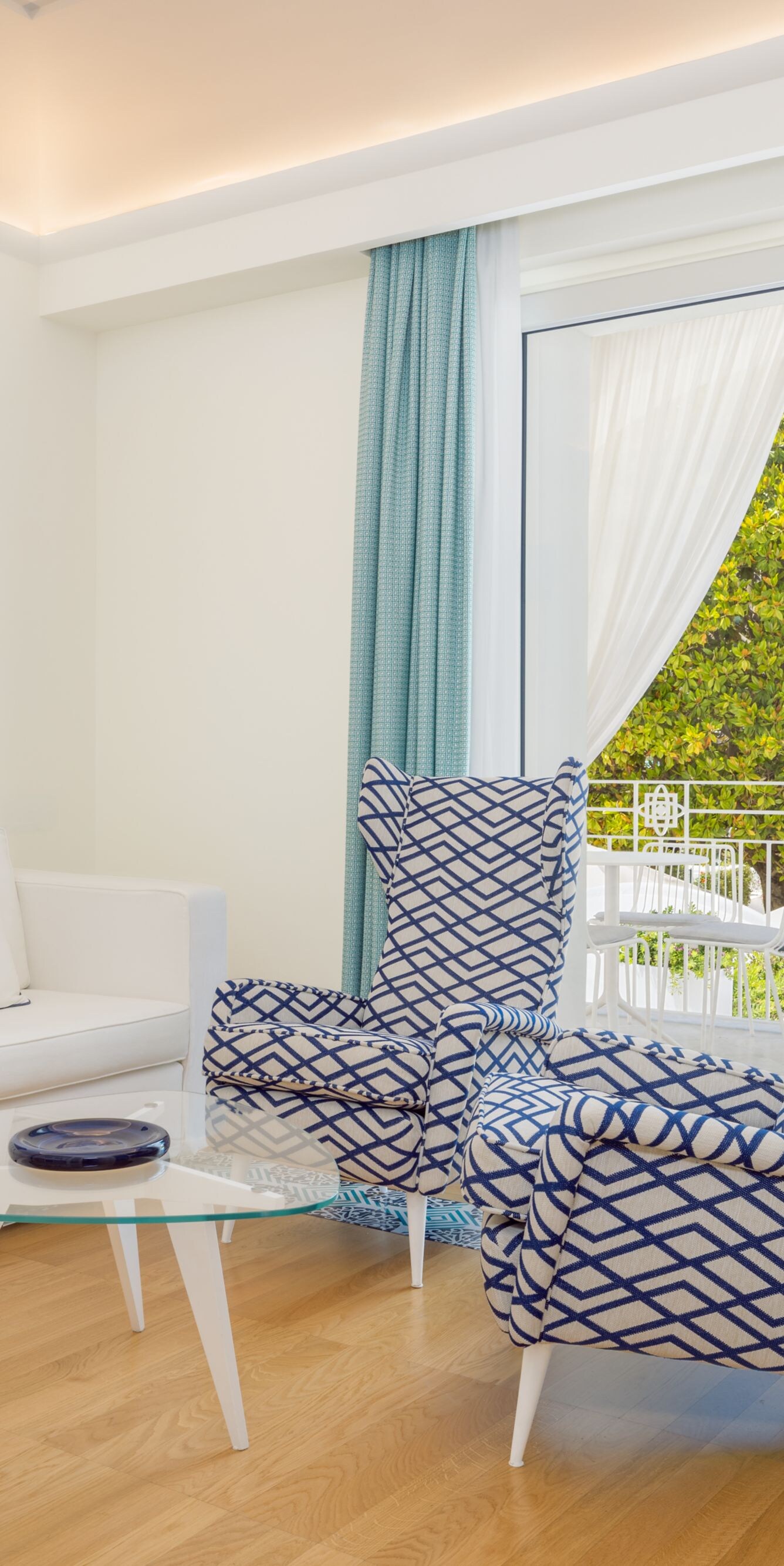 Suite living area with balcony and lounge chairs