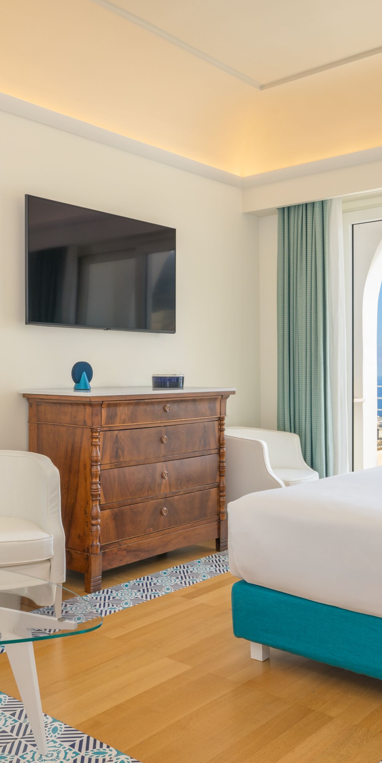 Bright suite with ocean-view balcony and seating 