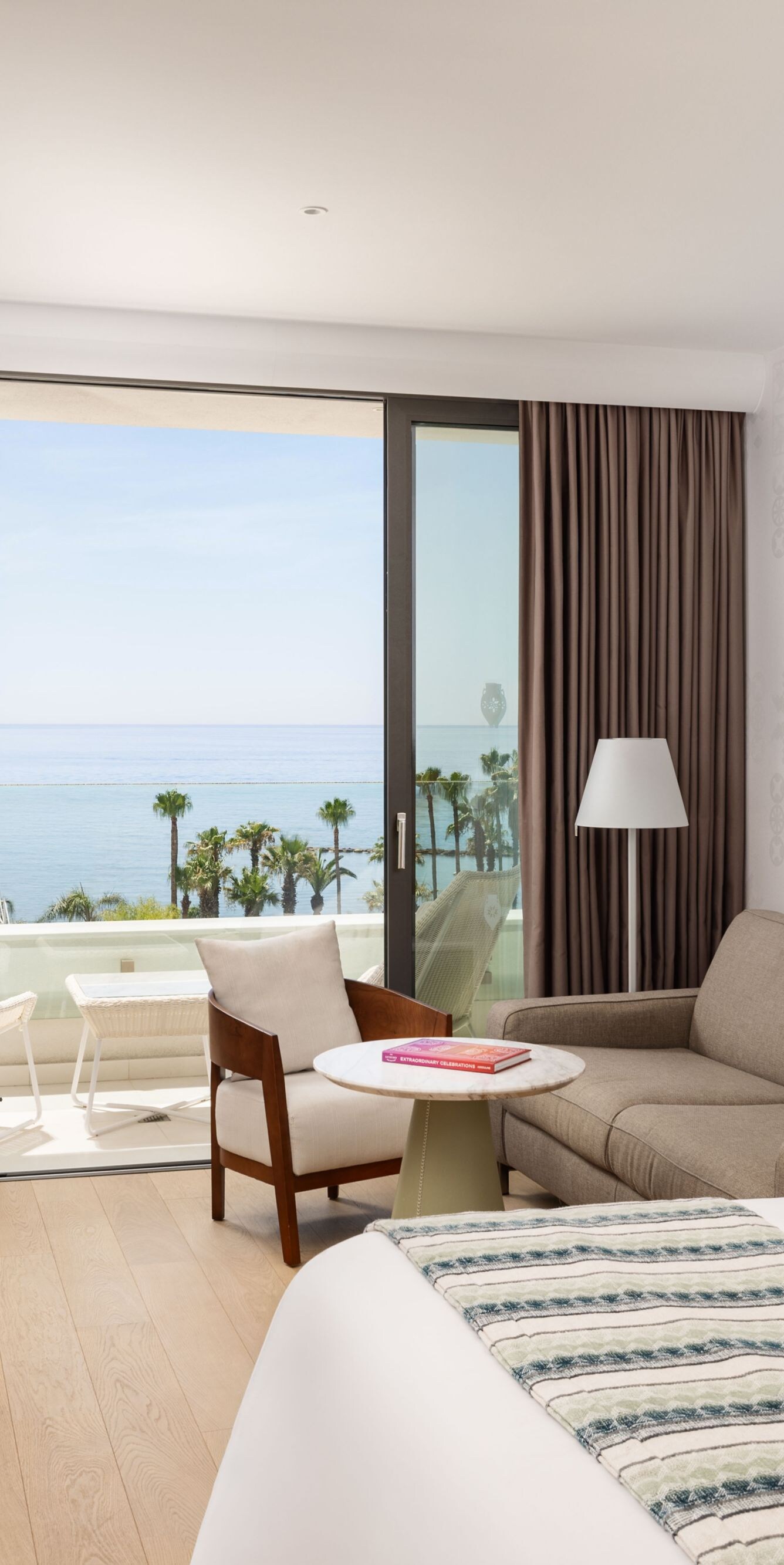 Deluxe Zimmer mit Kingsize-Bett und Meerblick 