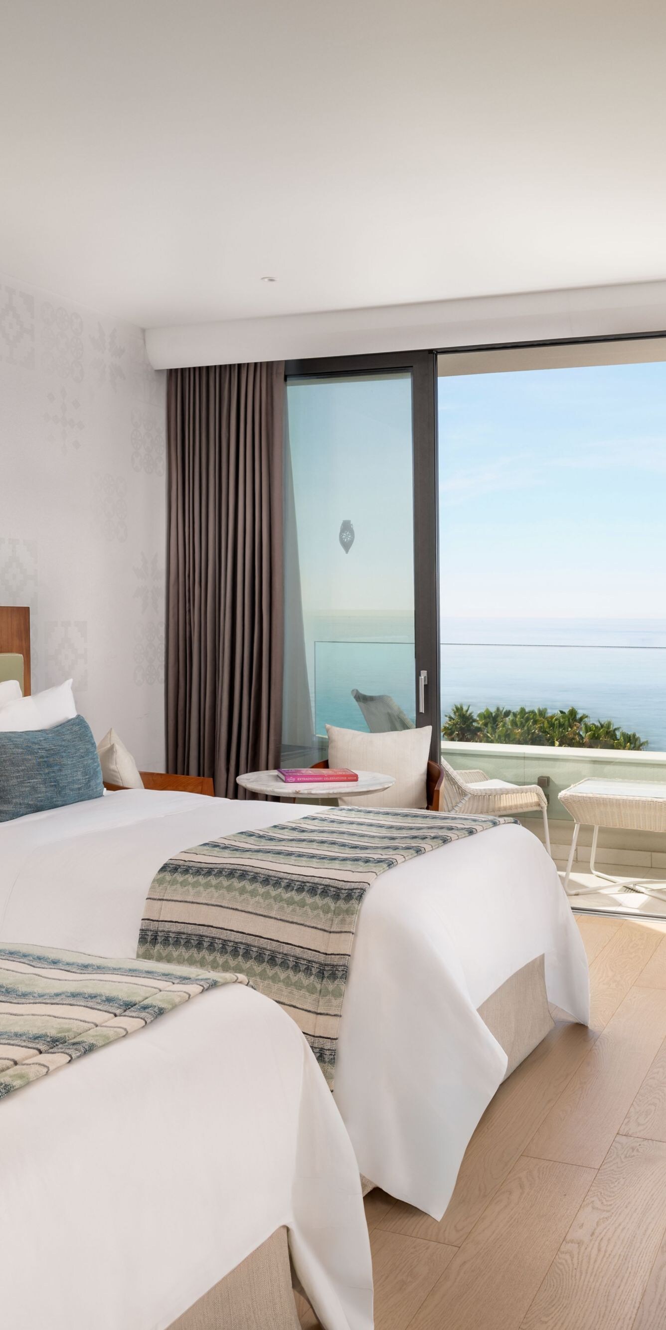 Deluxe Zimmer mit 2 Twinsize-Betten und Meerblick