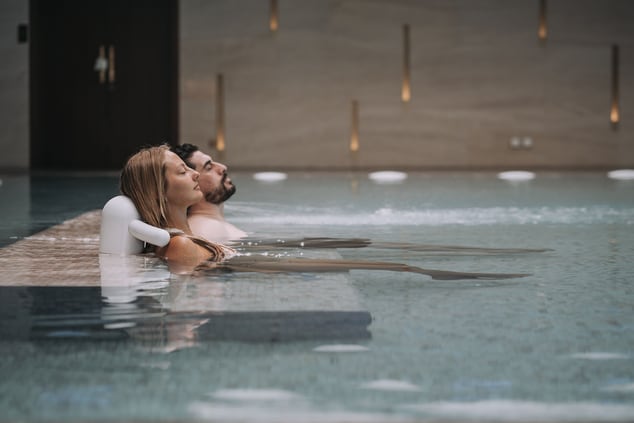 Couple relaxing having a thalassotherapy treatment