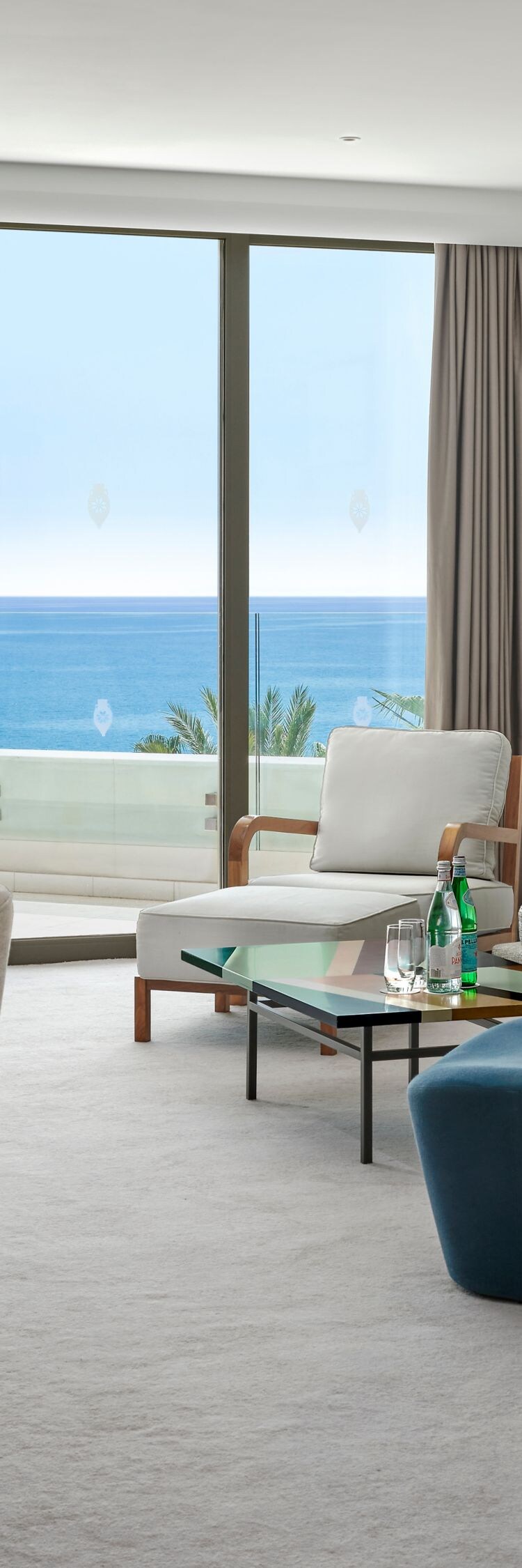 Panoramasuite – Wohnzimmer mit Meerblick