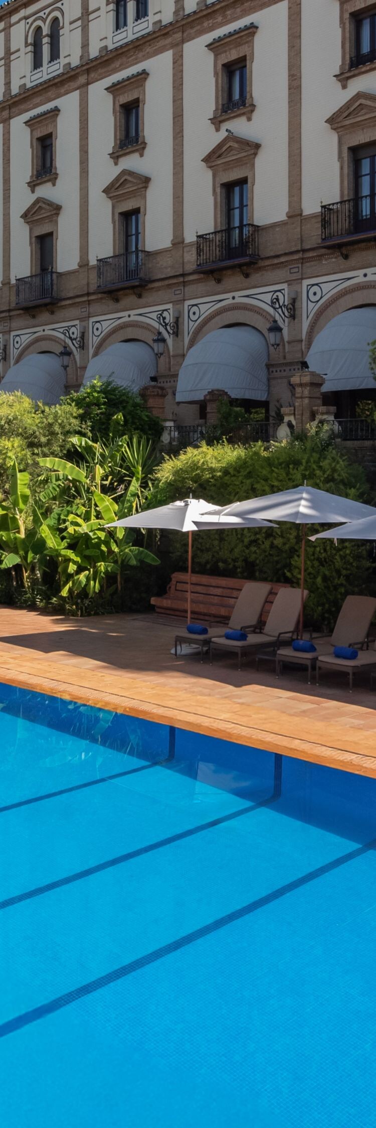 Hotel Exerior Pool