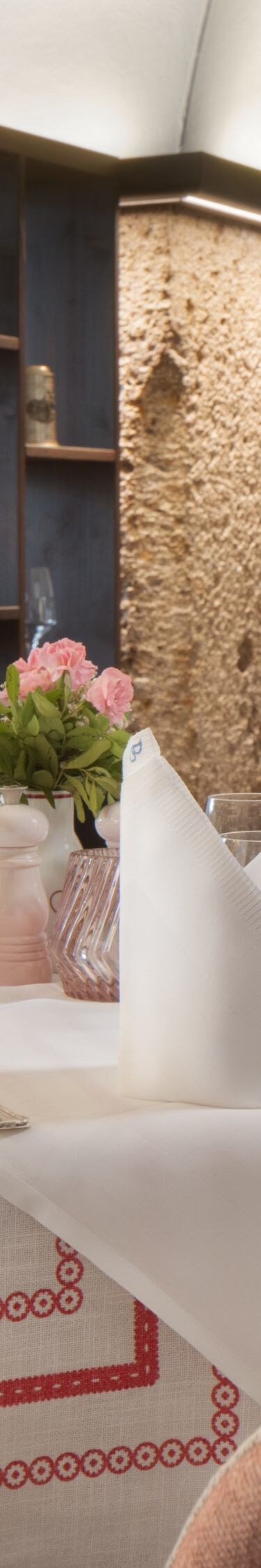 Speiseraum des Restaurants mit gewölbter Decke