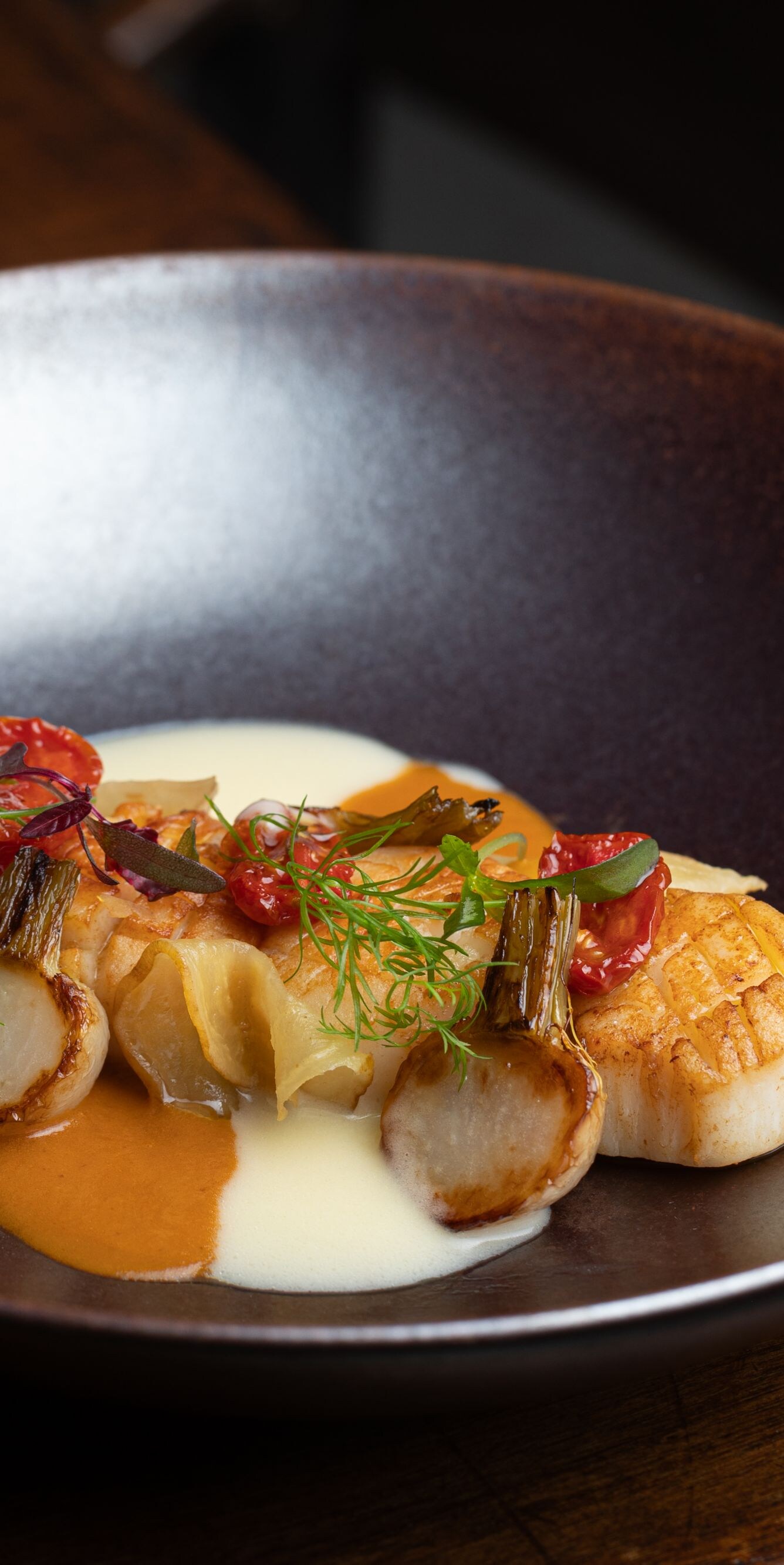 Gegrillte Jakobsmuscheln mit Beurre Blanc