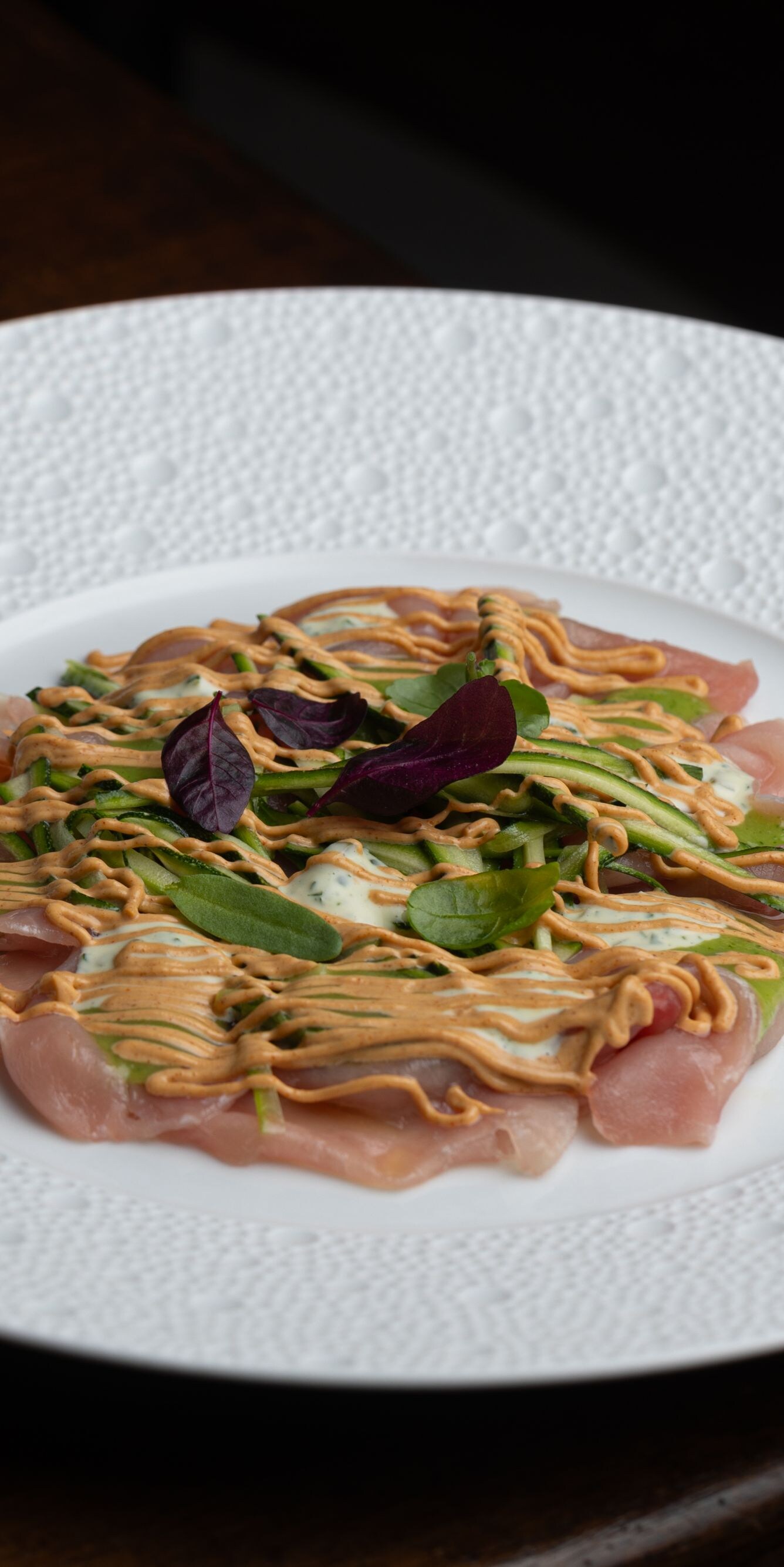 Carpaccio vom Kalb mit Zucchini und Seeigel