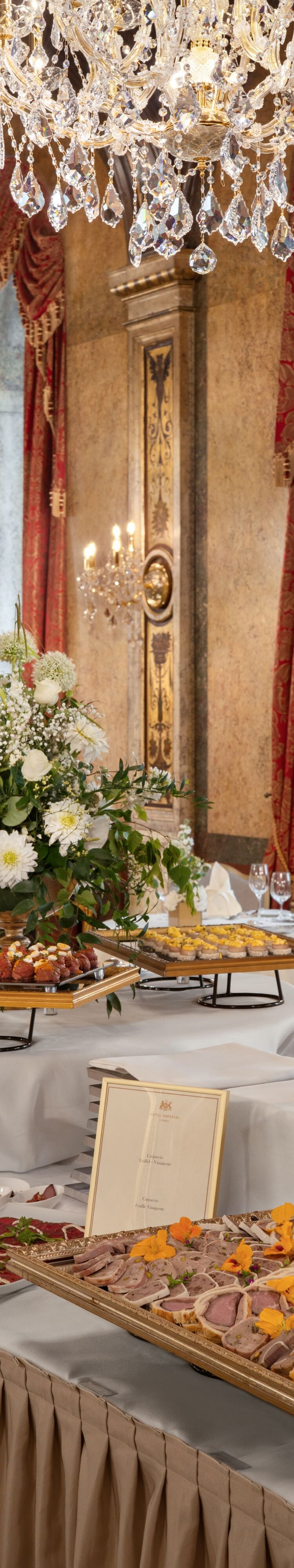 Brunch con champán en los salones para eventos del Hotel Imperial