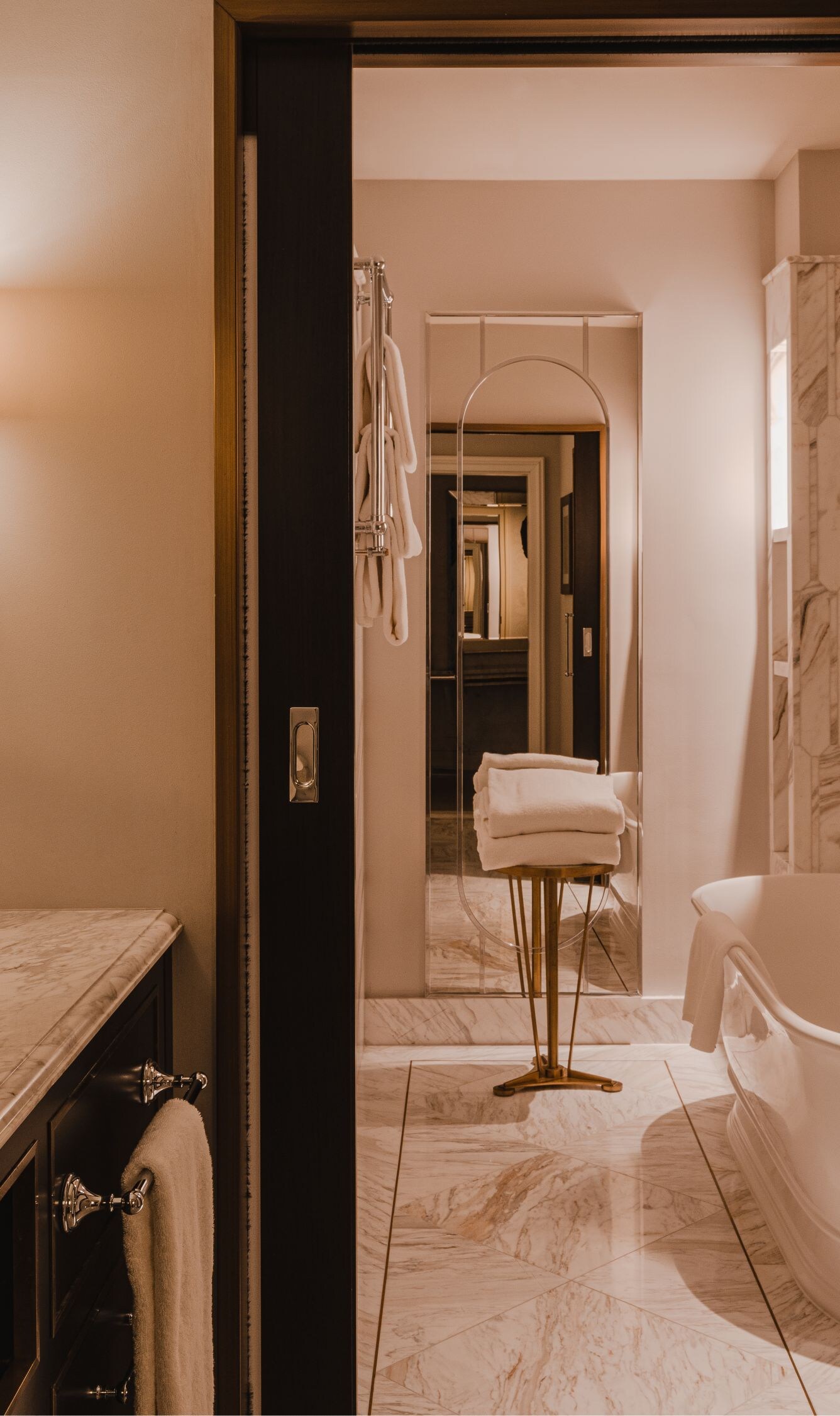 Suite, bathroom, Hotel Bristol 
