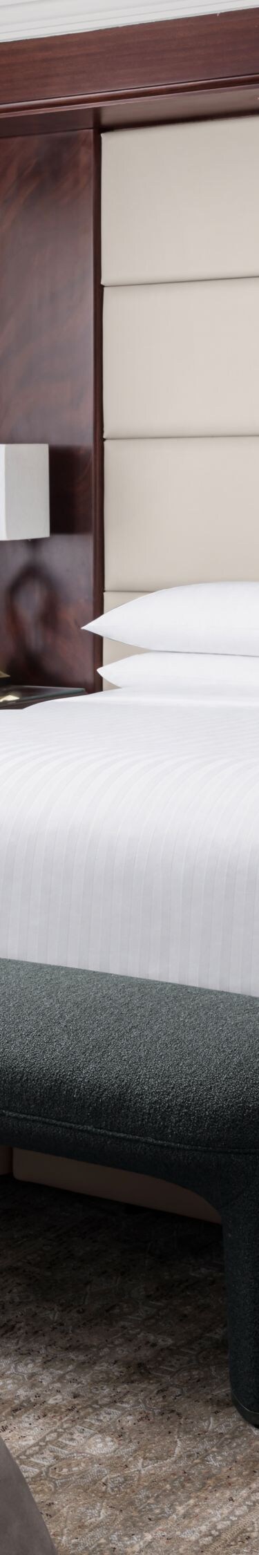 Royal suite, king bed