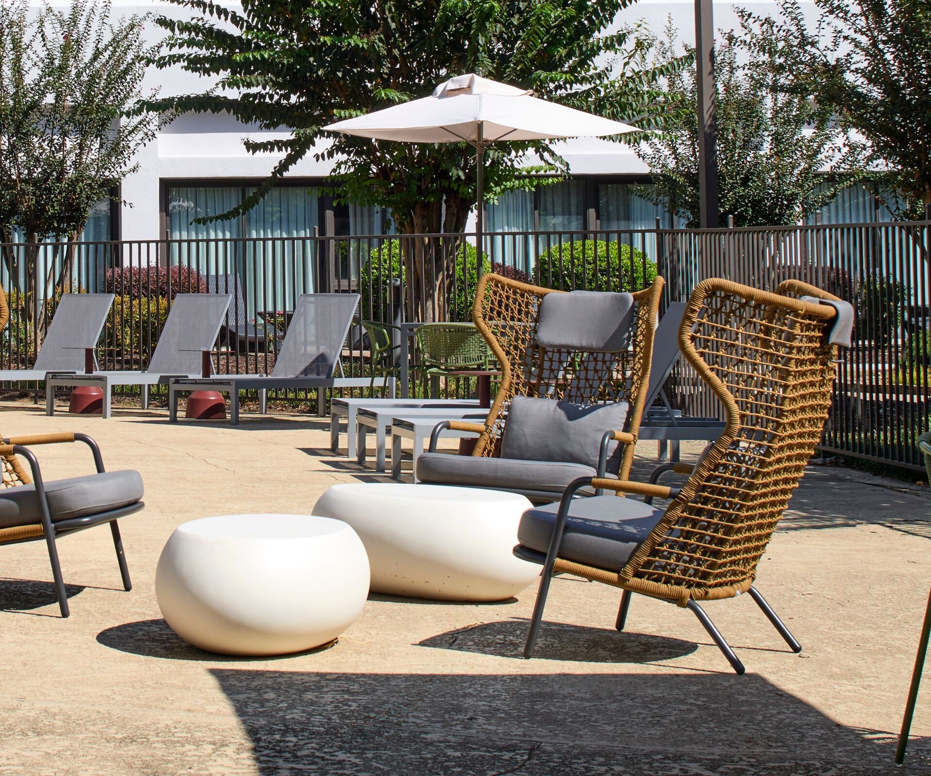 outdoor courtyard seating, dining loungers