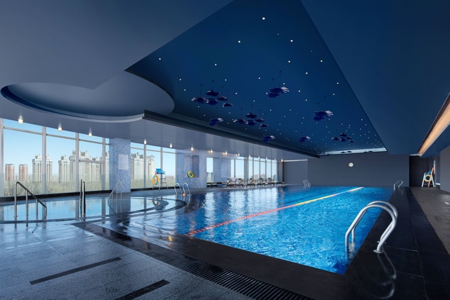 The indoor swimming pool is 25 meters long and 8 m