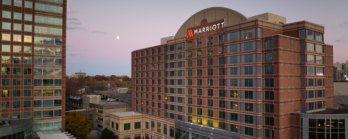 Nashville Marriott - Entrée principale à la tombée de la nuit