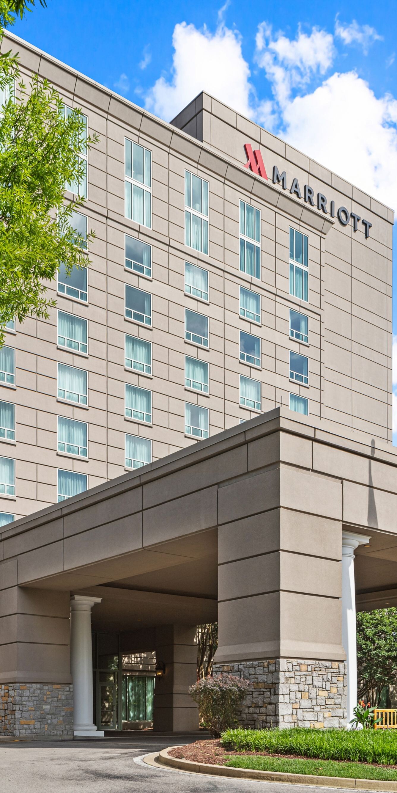 hotel entrance with porte cochère