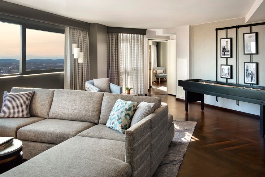 Harbor View Suite – Living Room 