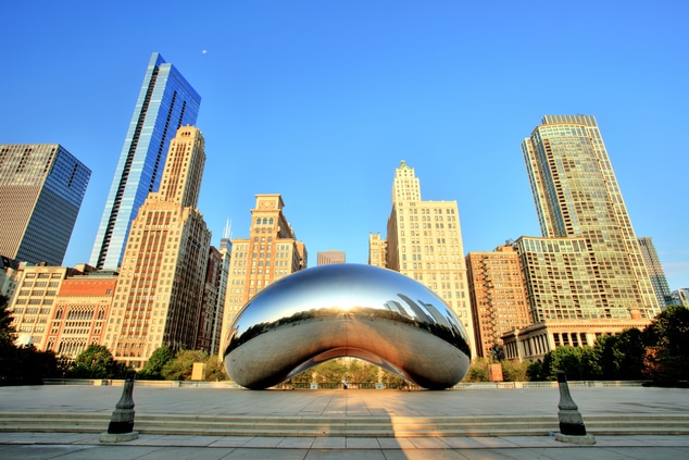 Bean statue and Chicago skyline.