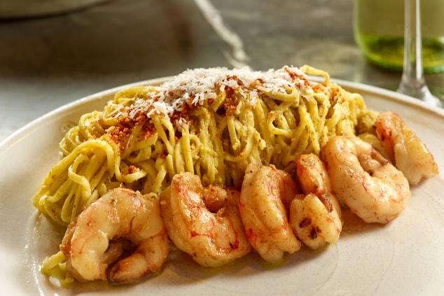 Capellini lined with 5 shrimp 