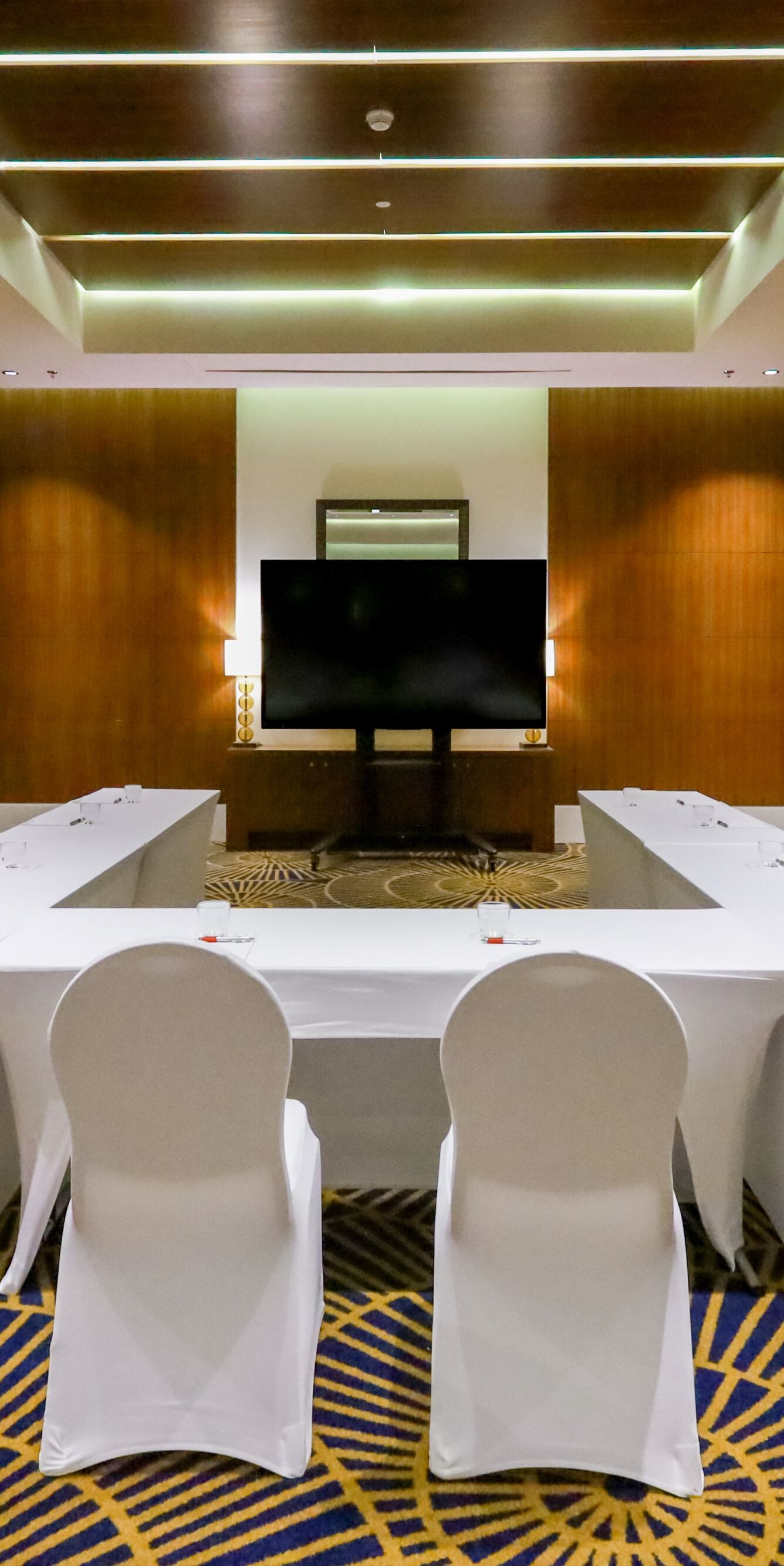 U-shape meeting setup with TV and artwork
