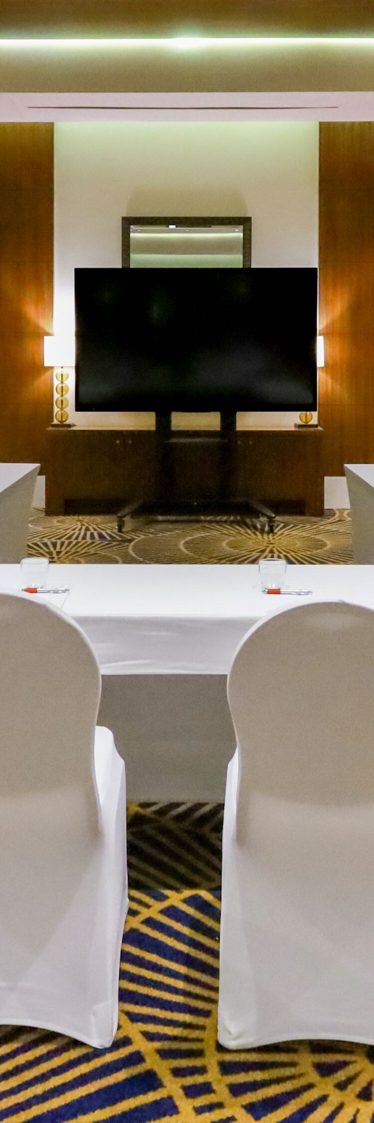 U-shape meeting setup with TV and artwork
