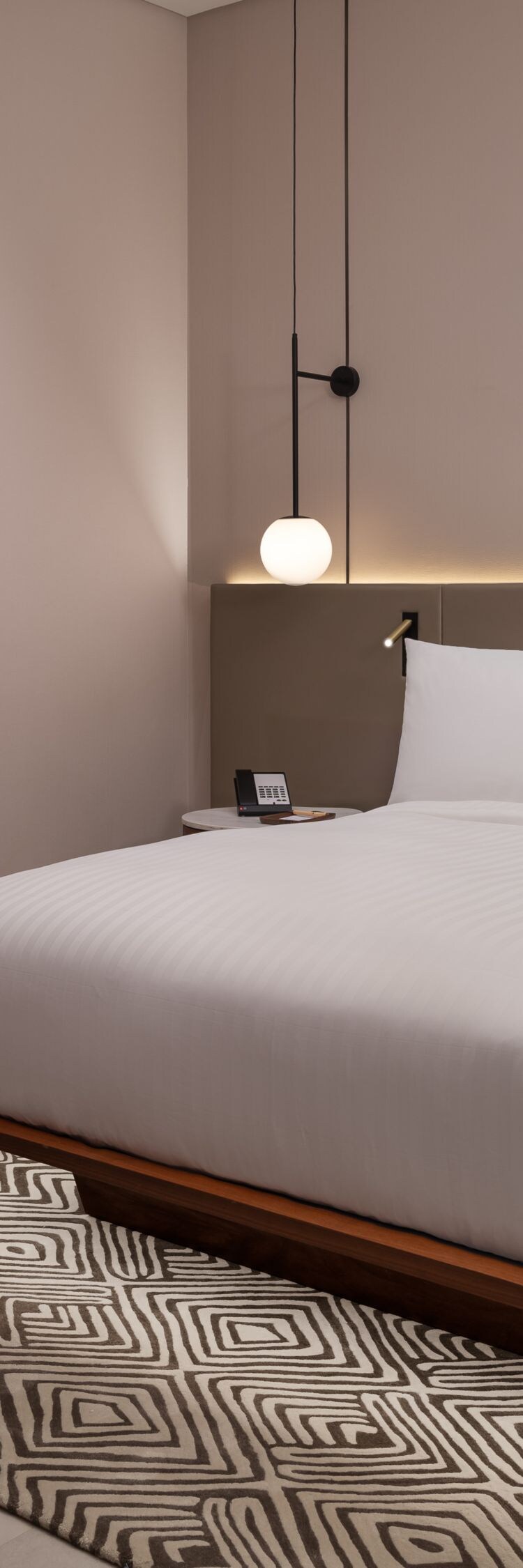 King guest room with modern design