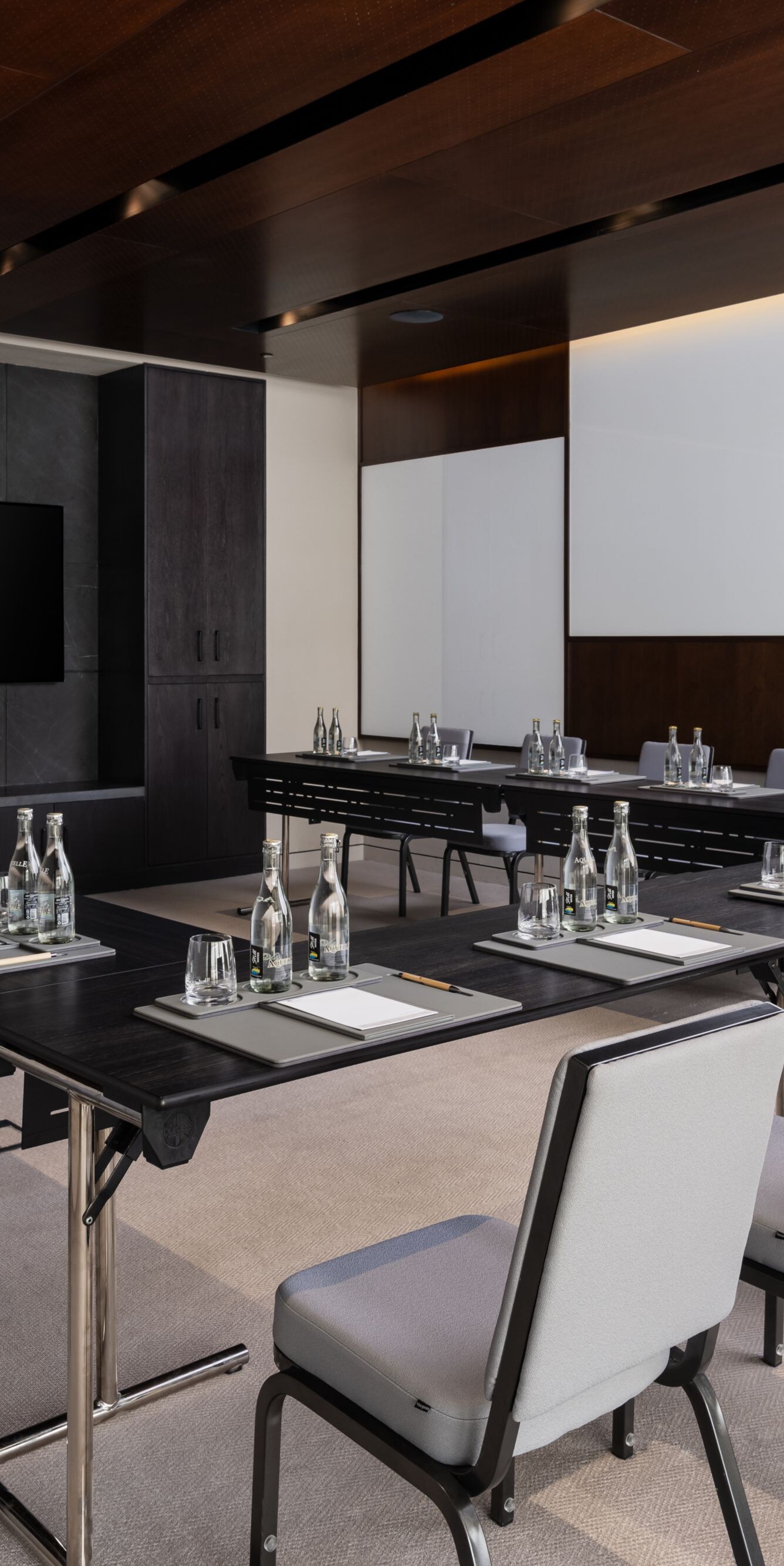 Meeting room with U-shape table setup