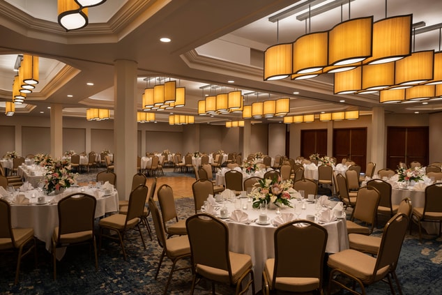 Waikiki Ballroom with Round Tables