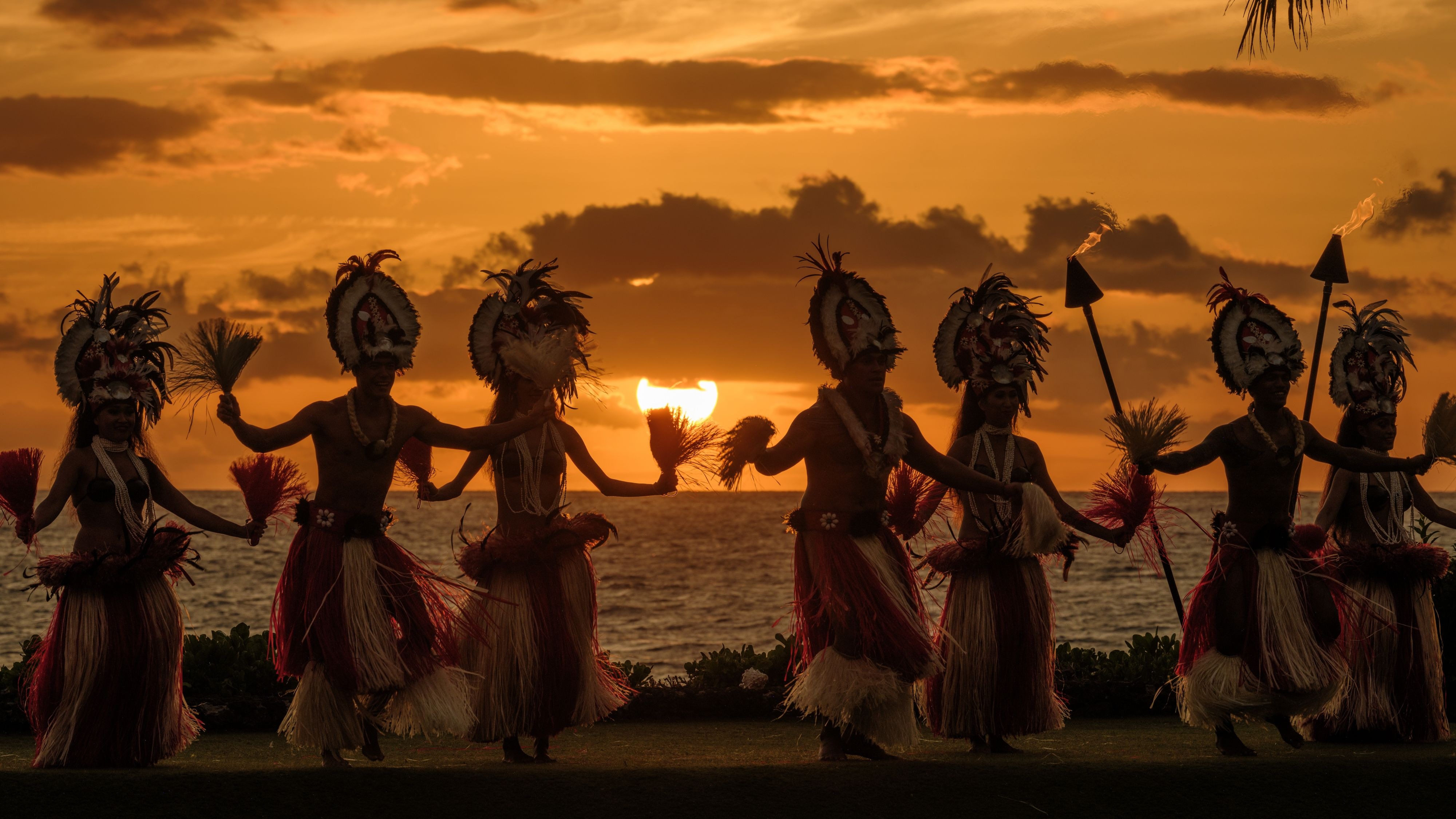 Luau for Two Rooms Package