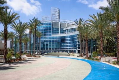 hotels walking distance to anaheim convention cent