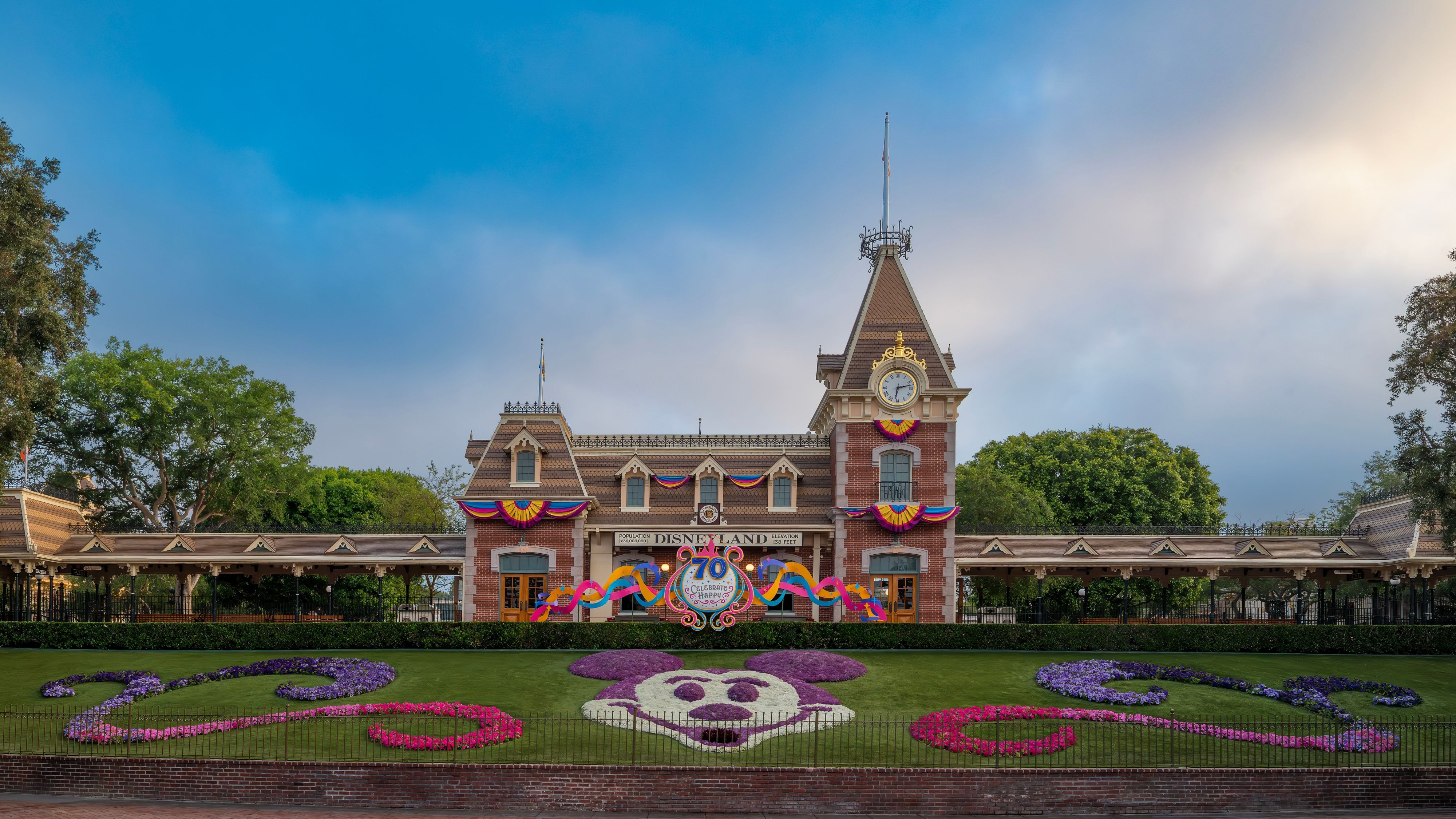 Disneyland® Resort Shuttle