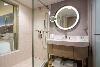 Guestroom Bath with Shower